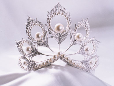 The Phoenix Tiara used to crown Miss Universe between 2002 and 2007