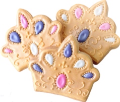 three-crown-decorated-cookies-photo-cg1-p1613