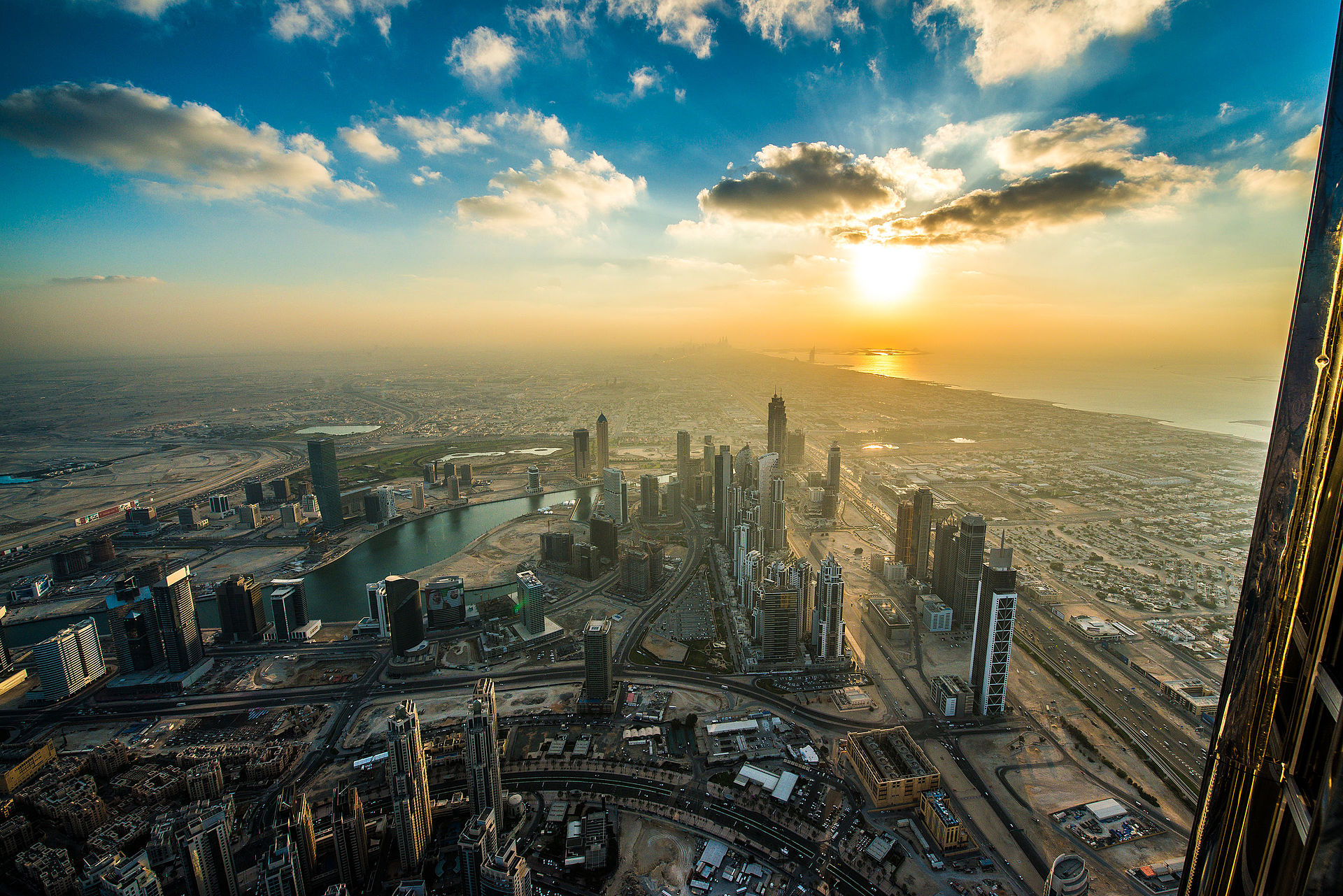 Dubai_Sunset_from_Burj_Khalifa.jpg